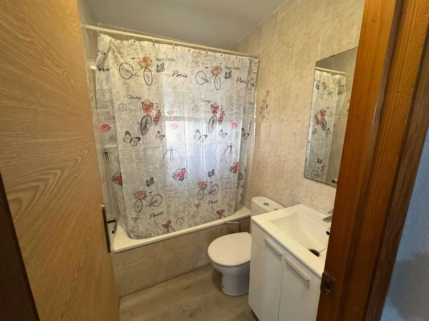 Baño de Estudio en venta en Torrevieja con Terraza, Piscina y Amueblado