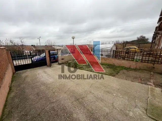 Aparcament de Casa o xalet en venda en Otero amb Calefacció, Jardí privat i Balcó