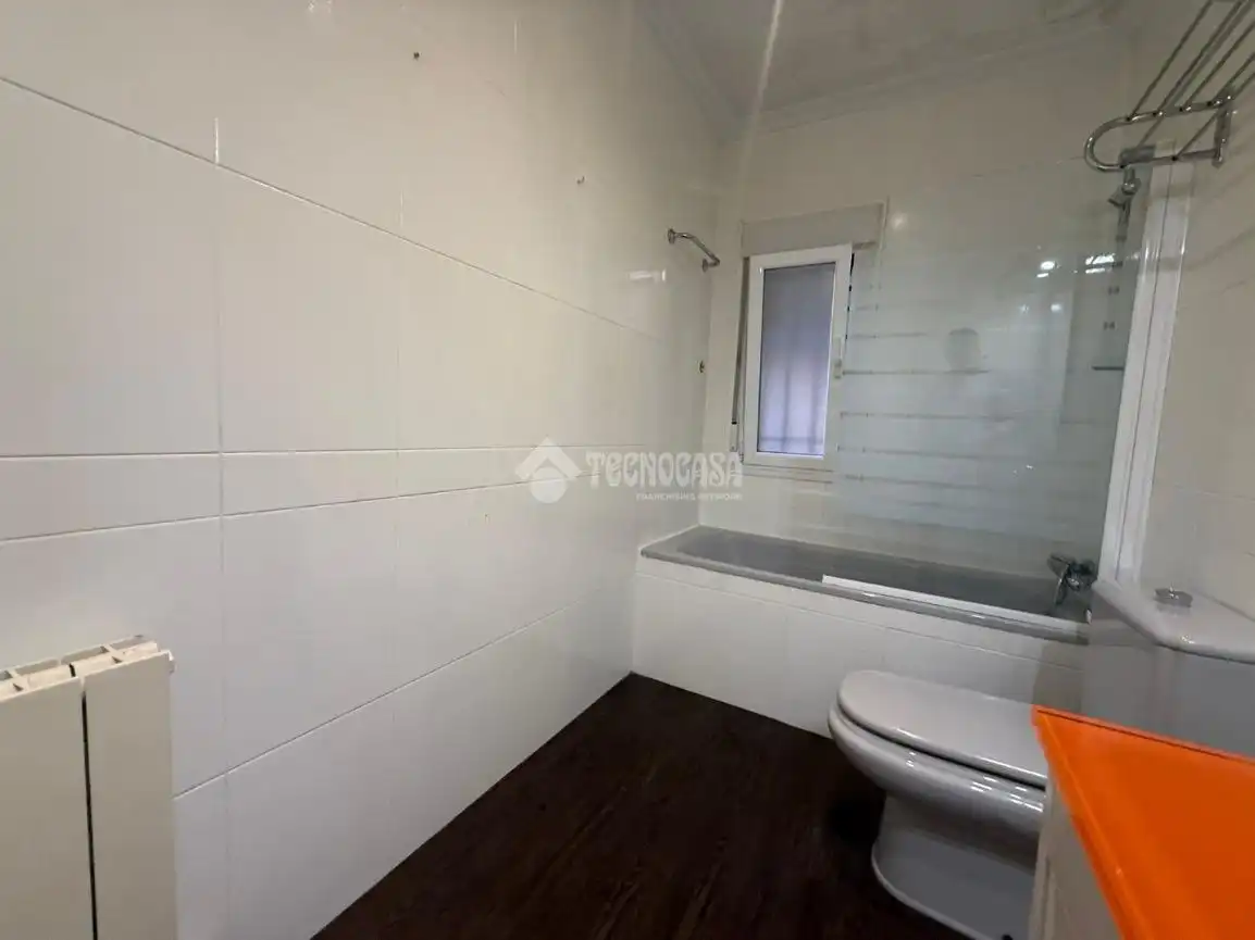 Bathroom of Flat for sale in Alcalá de Henares  with Heating