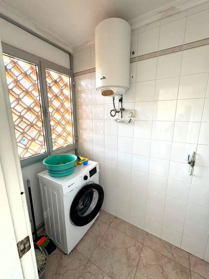 Bany de Apartament de lloguer en Alicante / Alacant amb Jardí privat, Terrassa i Moblat