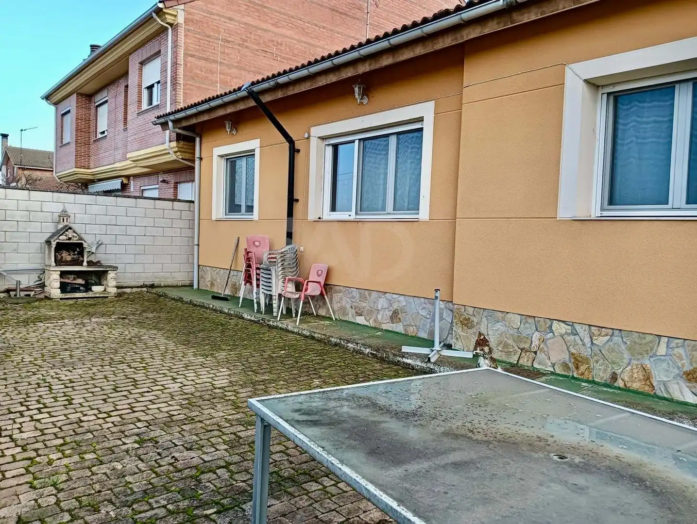 Vista exterior de Casa o chalet en venta en Soto de la Vega con Calefacción y Terraza