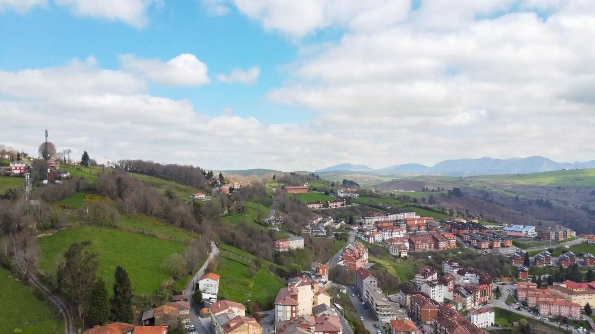 Casa adosada en venta en CIMADEVILLA, 28, Tineo