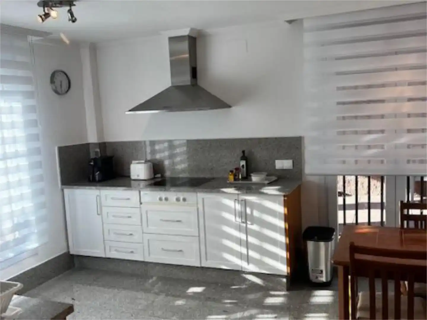 Küche von Wohnung zur Miete in Marbella mit Klimaanlage, Privatgarten und Möbliert
