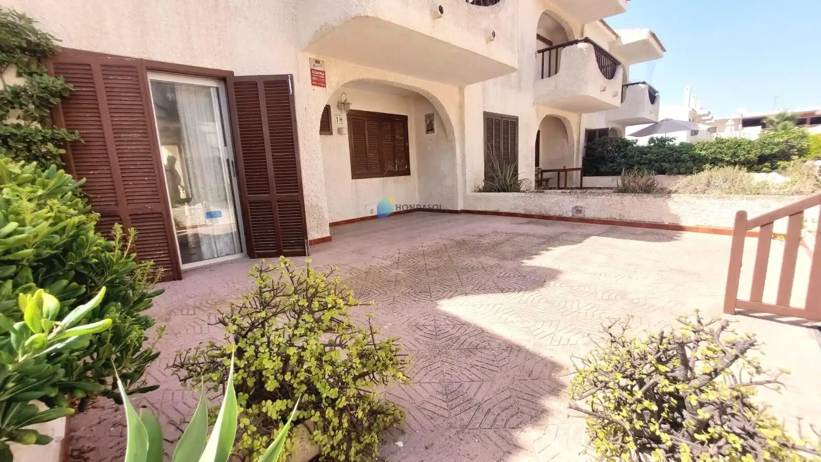 Außenansicht von Maisonette zum Verkauf in La Manga del Mar Menor mit Terrasse, Abstellraum und Möbliert
