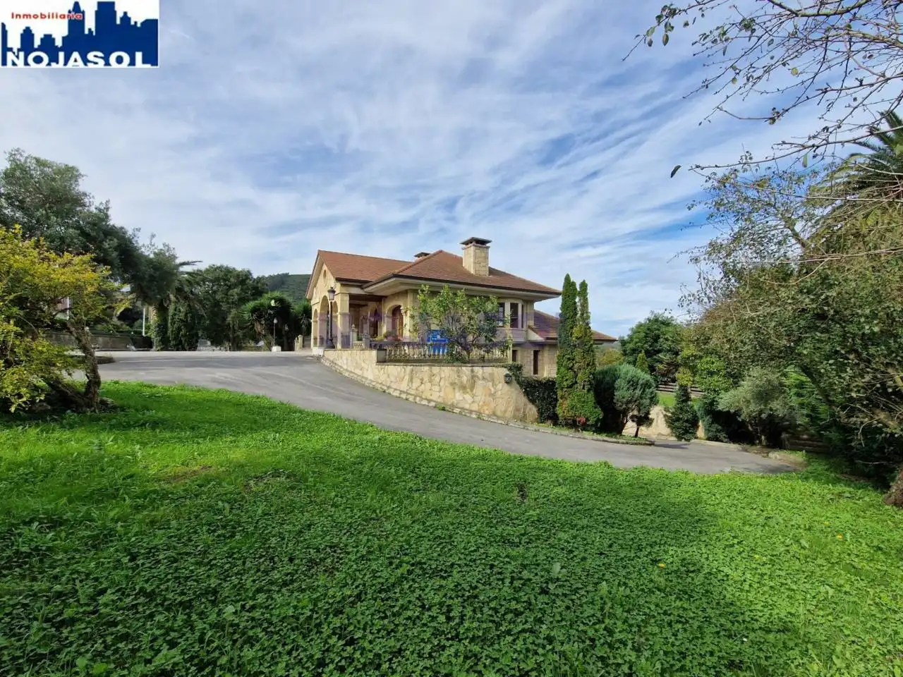 Vista exterior de Casa o chalet en venta en Noja con Aire acondicionado, Calefacción y Jardín privado