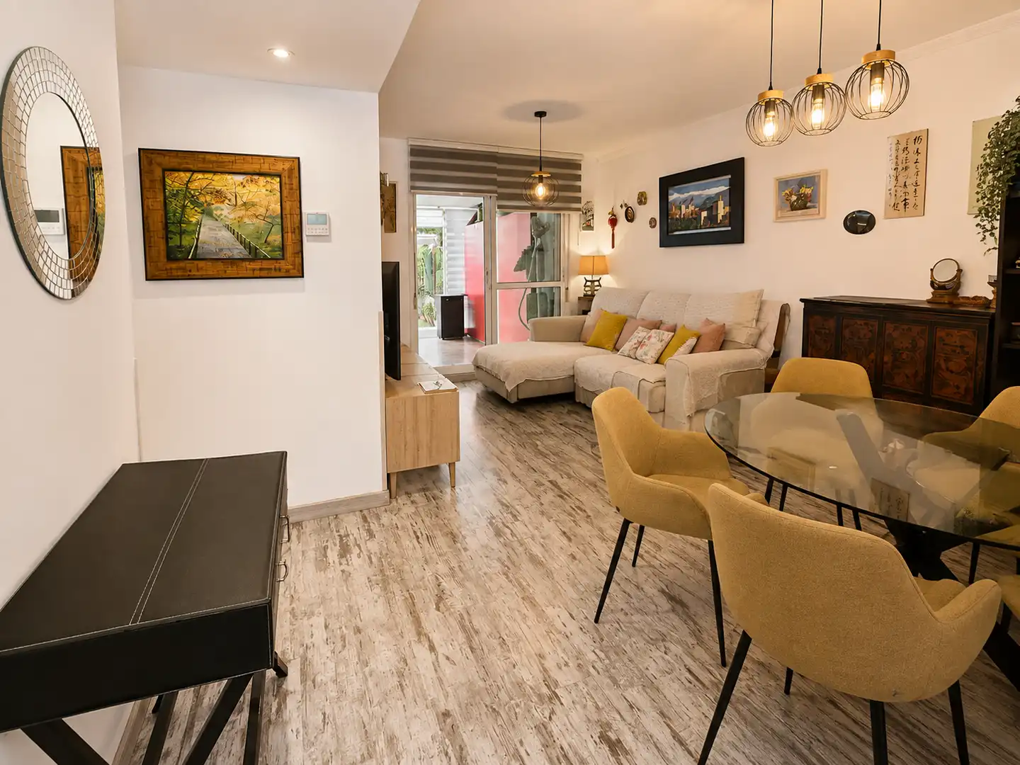 Sala d'estar de Planta baixa en venda en Almería amb Aire condicionat, Jardí privat i Terrassa