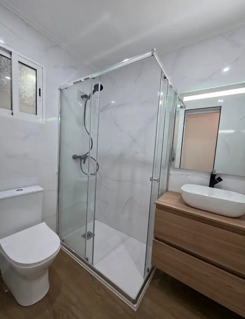 Bathroom of Flat for sale in Barcelona  with Air Conditioner and Heating