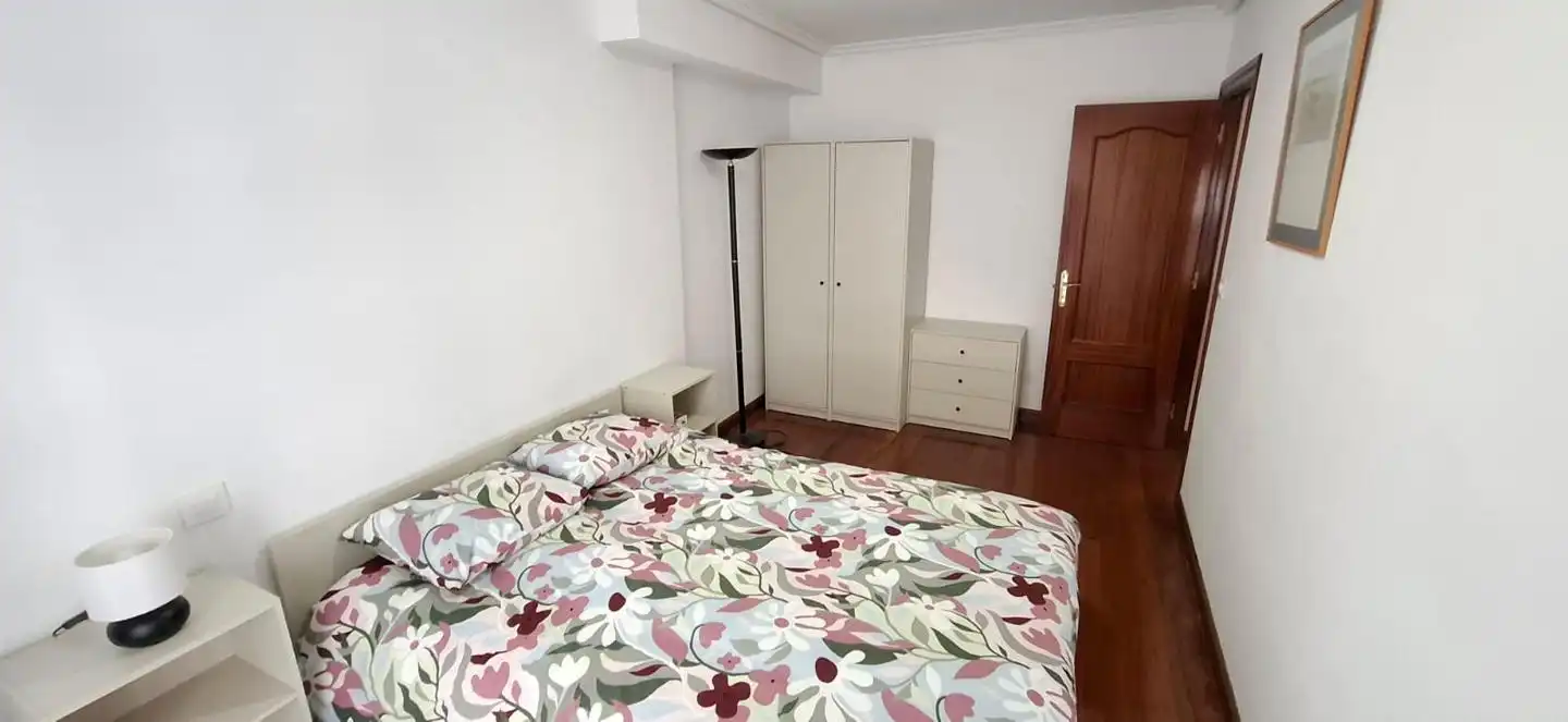 Bedroom of Flat for rent in Santander  with Heating and Furnished