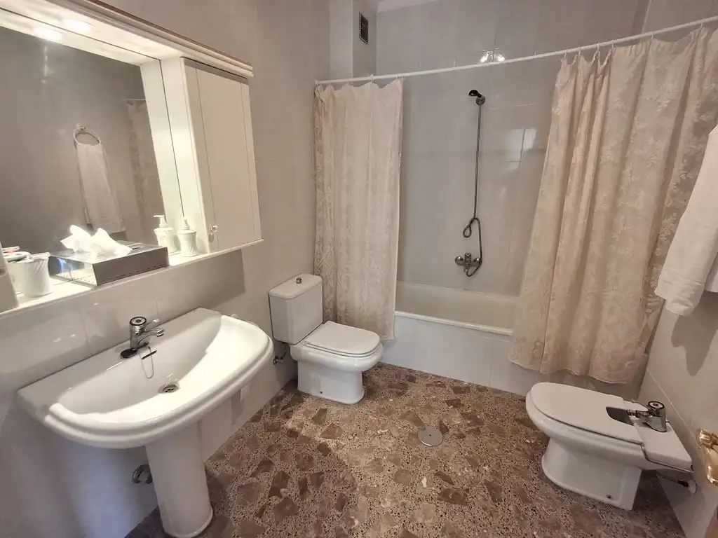 Baño de Casa o chalet en venta en La Roda con Calefacción, Terraza y Trastero