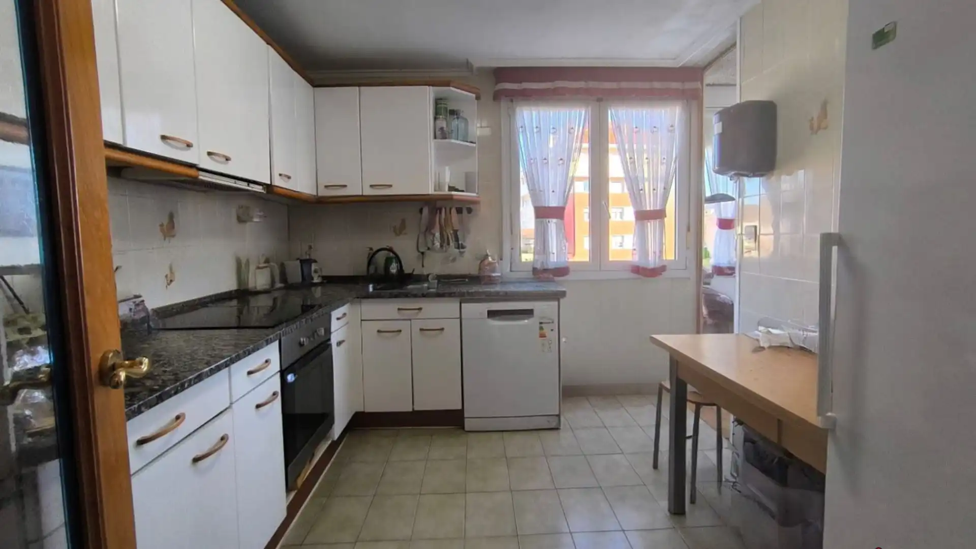 Cocina de Piso en venta en Colindres con Calefacción, Terraza y Trastero