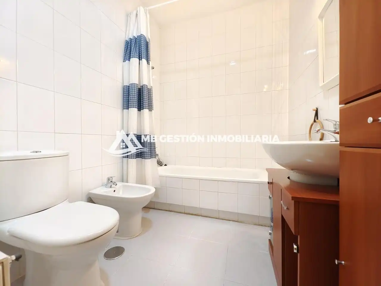 Baño de Planta baja en venta en Fuenlabrada con Calefacción, Trastero y Piscina