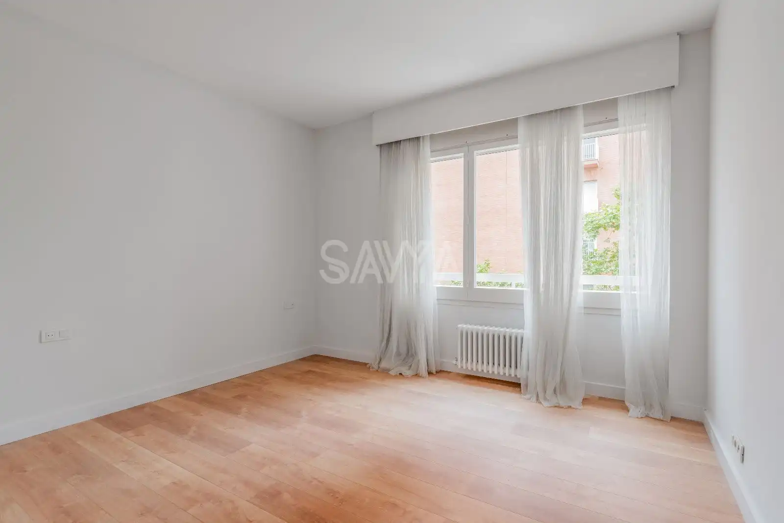 Schlafzimmer von Wohnung zum Verkauf in Barcelona mit Klimaanlage, Parkett und Terrasse