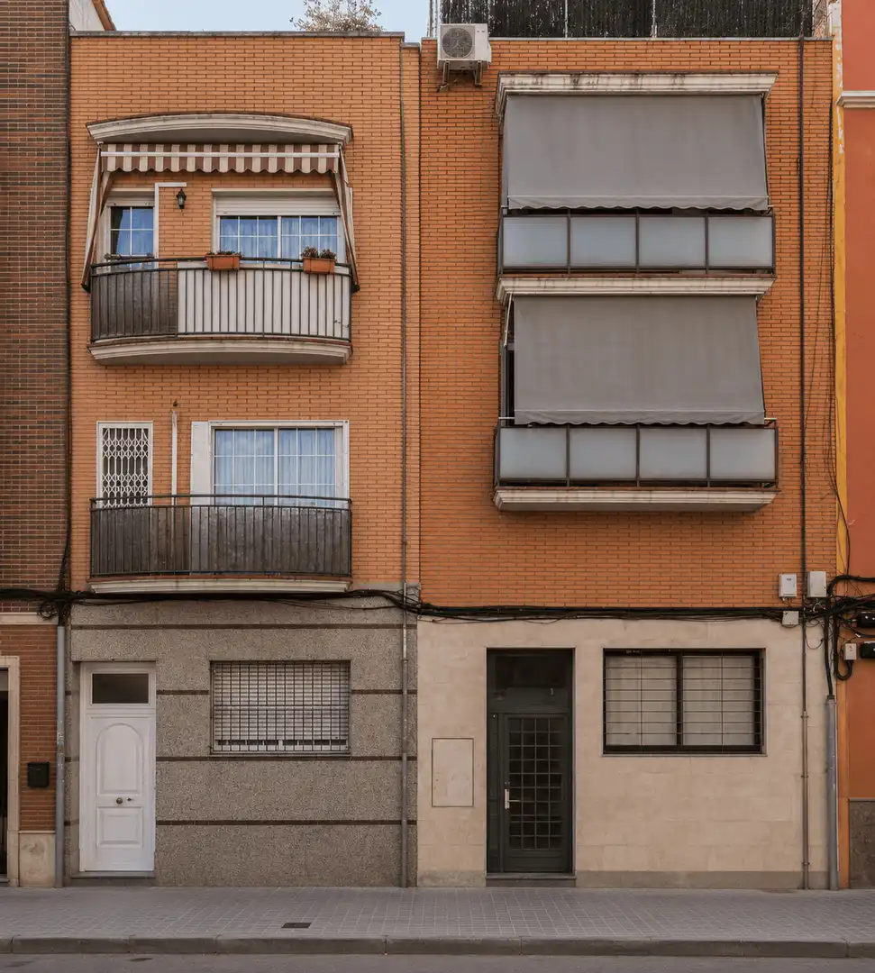 Exterior view of Flat for sale in L'Hospitalet de Llobregat  with Heating