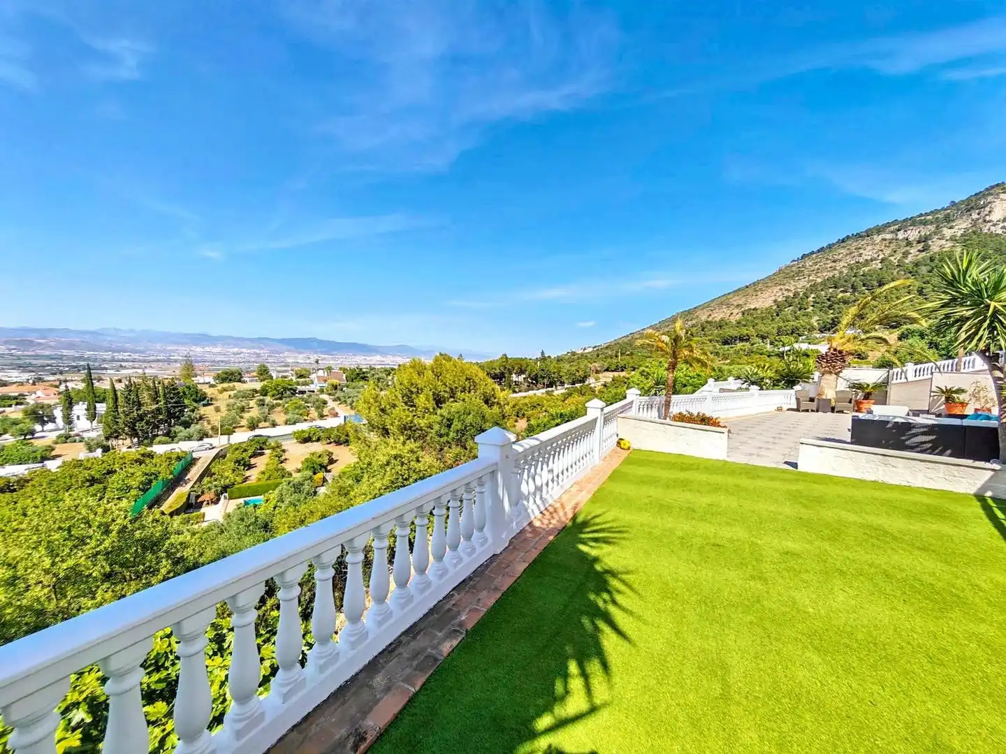 Außenansicht von Haus oder Chalet zum Verkauf in Alhaurín de la Torre mit Privatgarten, Terrasse und Abstellraum