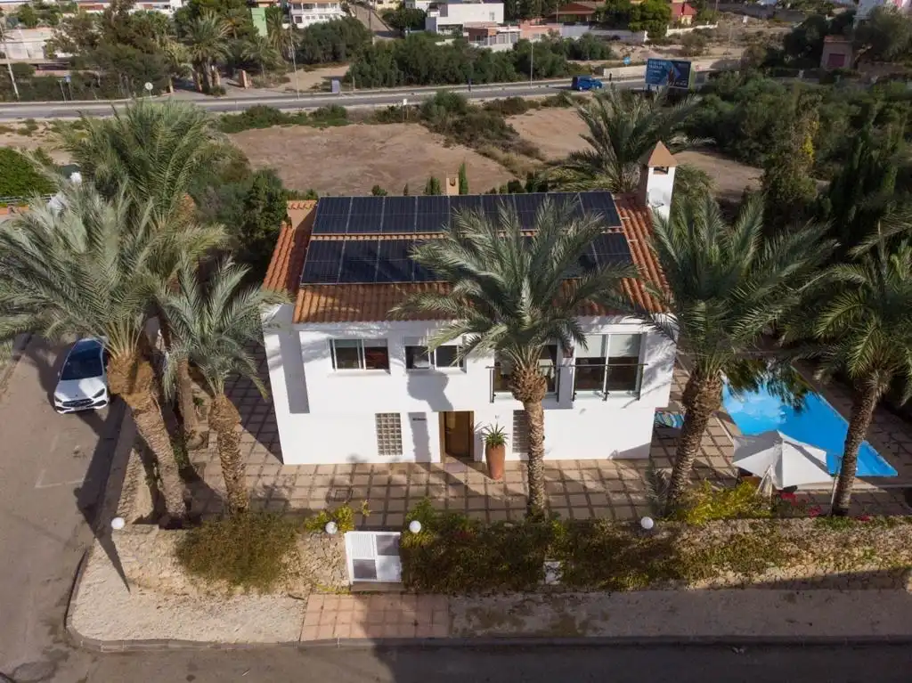 Vista exterior de Casa o xalet en venda en Águilas amb Aire condicionat, Calefacció i Jardí privat