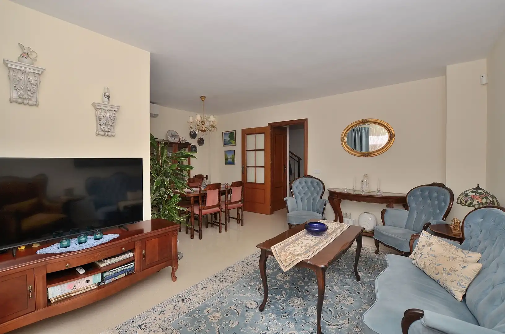 Sala d'estar de Casa adosada en venda en Benalmádena amb Aire condicionat, Terrassa i Forn