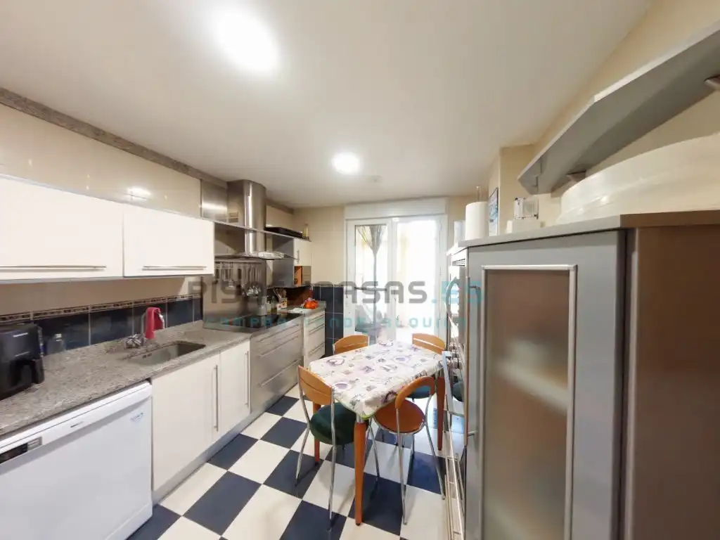 Kitchen of Houses for sale in San Mateo de Gállego  with Air Conditioner, Private garden and Terrace