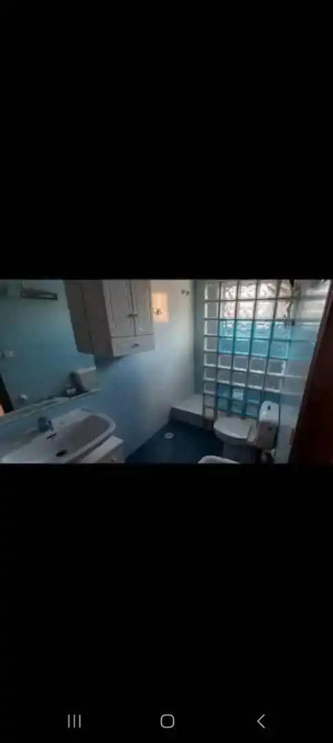 Badezimmer von Wohnung zur Miete in Florida - Ciudad de Asís
