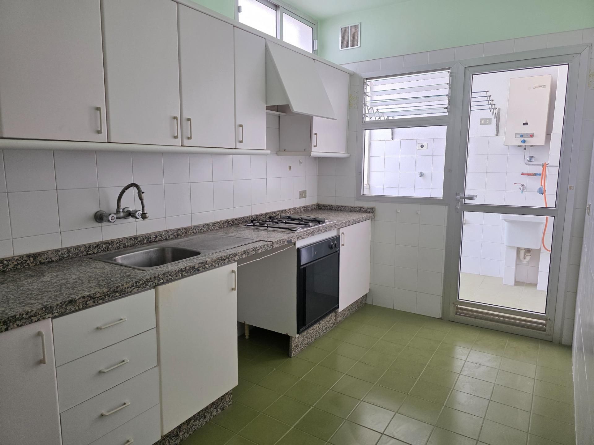 Cocina de Piso en venta en  Santa Cruz de Tenerife Capital con Trastero y Balcón