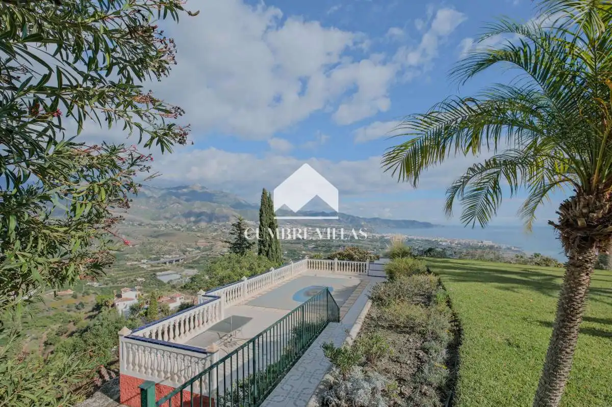 Jardí de Casa o xalet en venda en Nerja amb Jardí privat i Terrassa