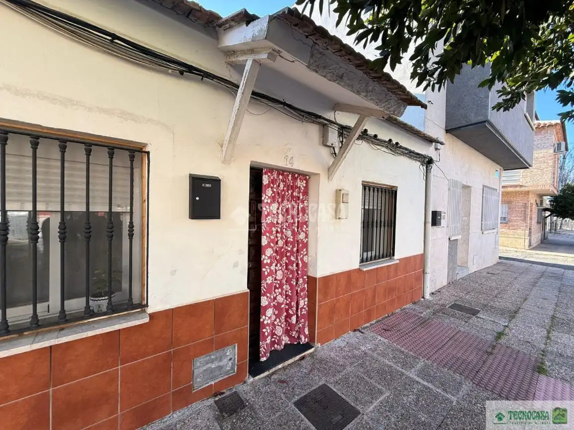 Vista exterior de Casa adosada en venta en Ciudad Real Capital