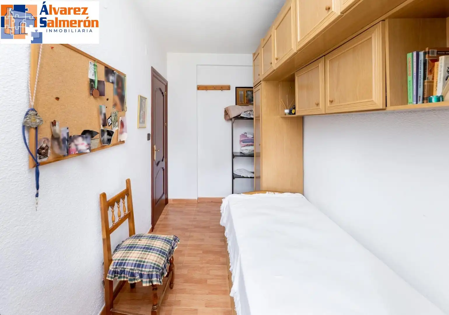 Schlafzimmer von Wohnung zum Verkauf in Granada mit Möbliert und Balkon