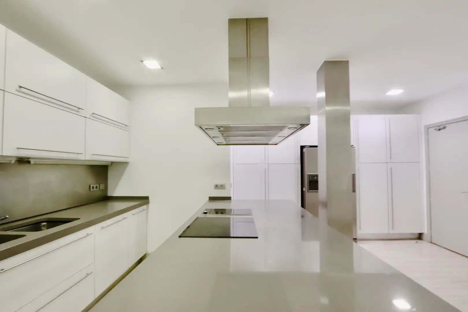 Kitchen of Flat for rent in Madrid  with Air Conditioner, Heating and Parquet flooring