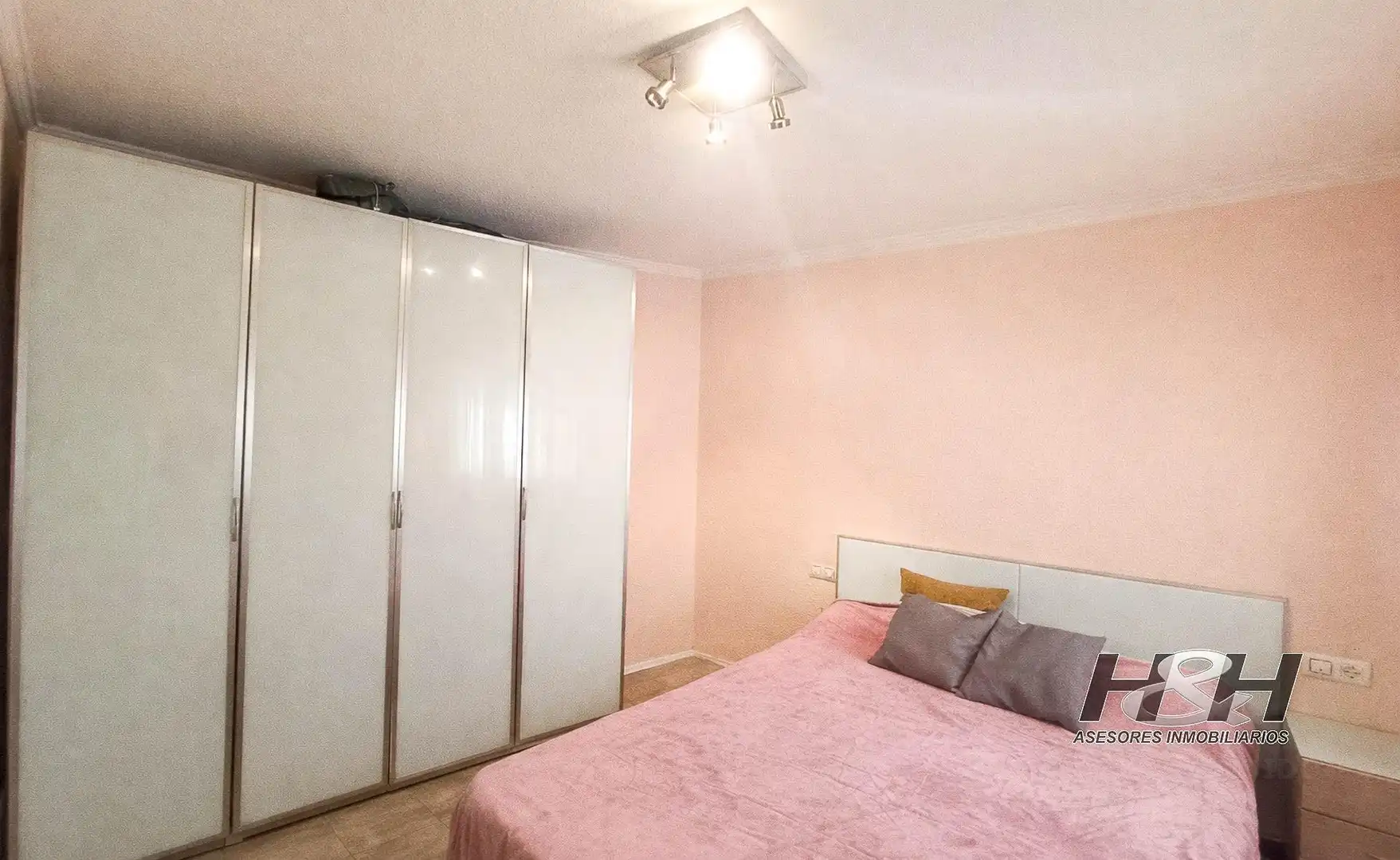 Habitación de Piso en venta en Paterna con Aire acondicionado y Calefacción