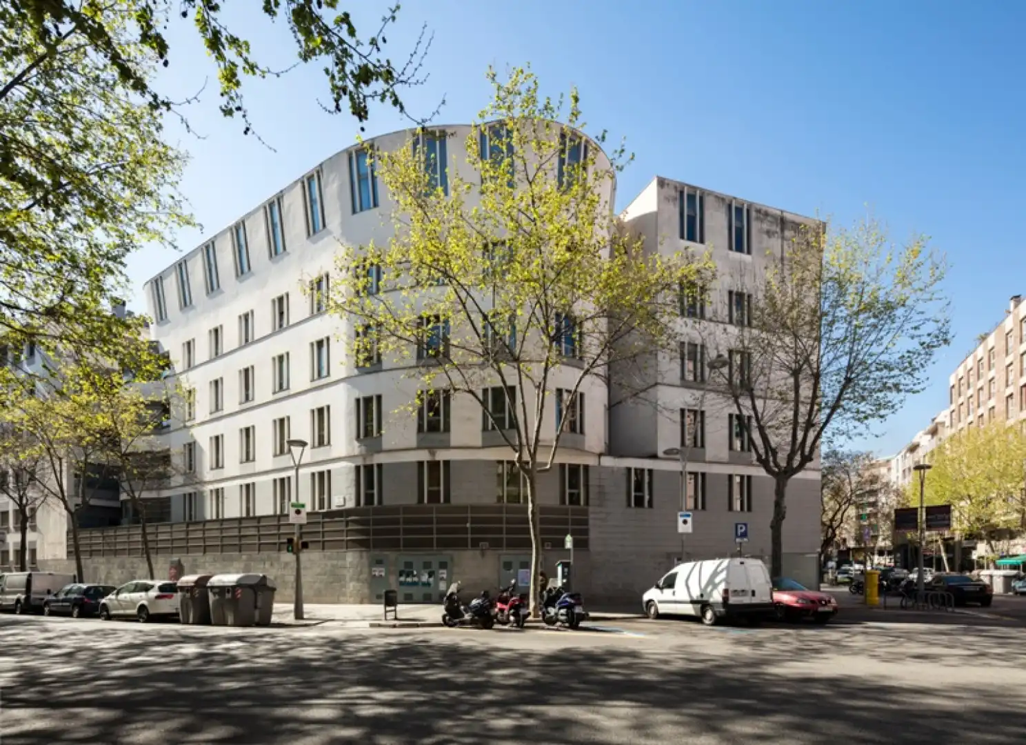 Vista exterior de Piso en venta en Barcelona con Calefacción, Parquet y Balcón