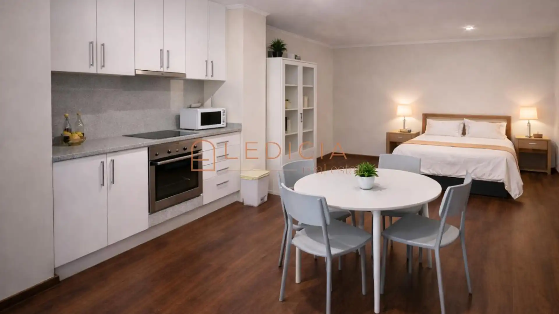 Habitación de Estudio en venta en Vigo  con Calefacción, Parquet y Amueblado