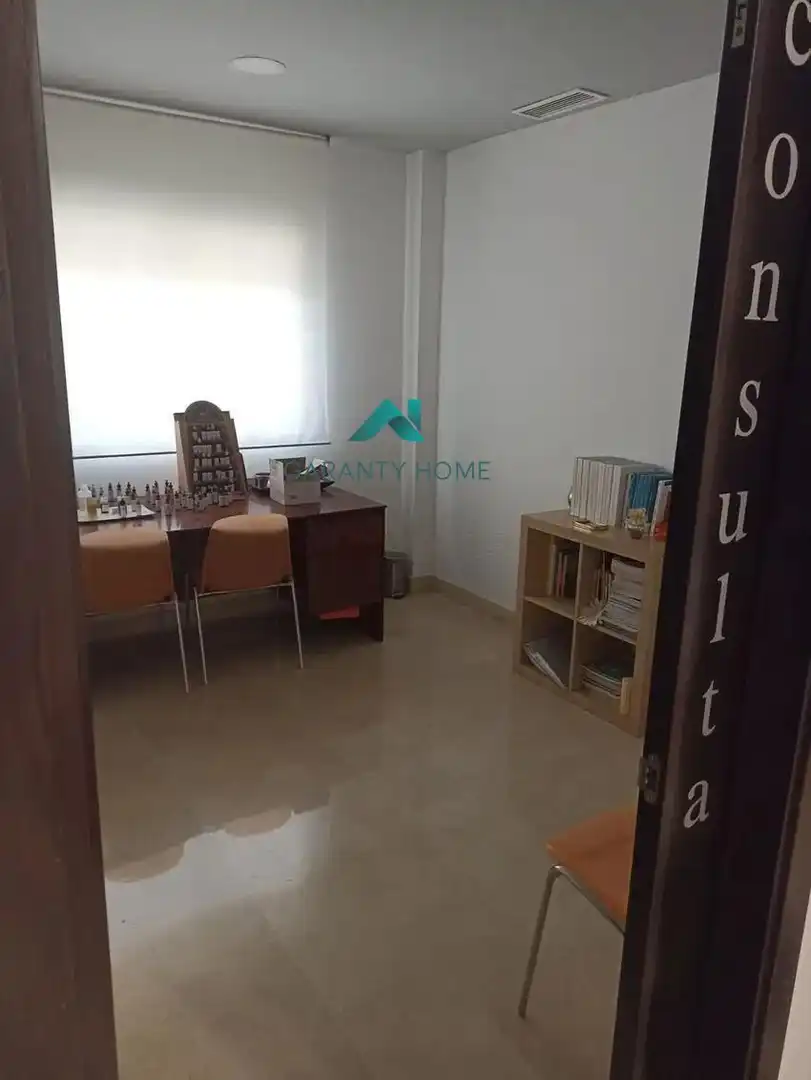 Office for rent in Estepona  with Air Conditioner