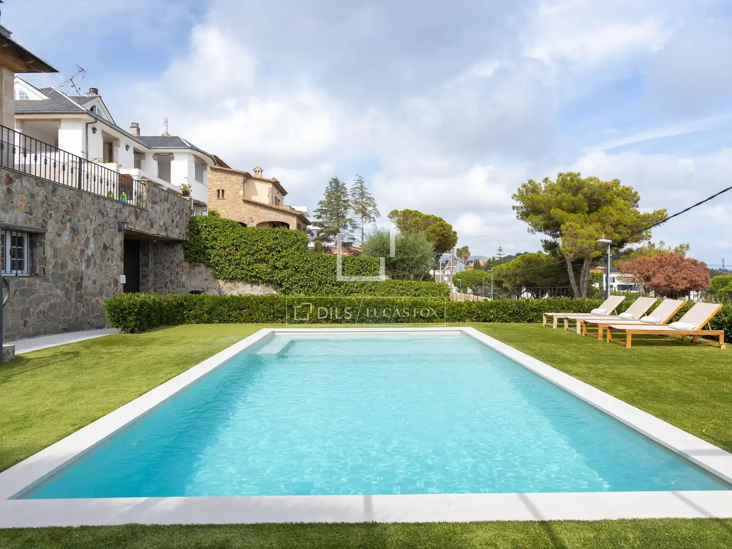 Swimming pool of Houses for sale in Badalona  with Air Conditioner, Heating and Private garden