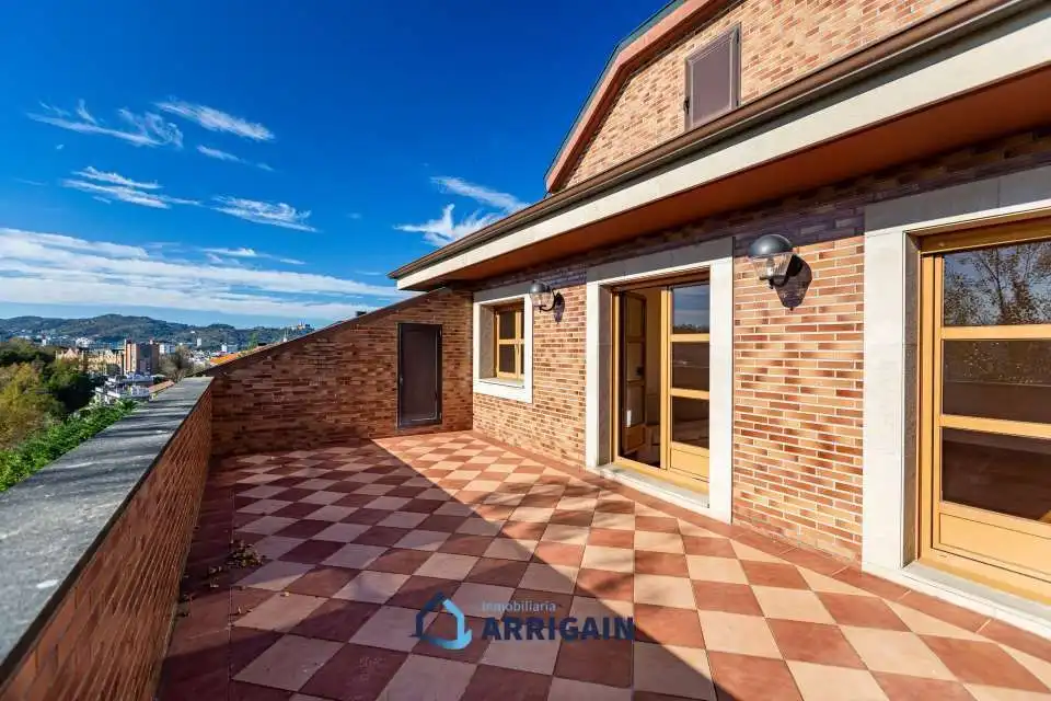 Terrassa de Casa adosada en venda en Donostia - San Sebastián  amb Calefacció, Jardí privat i Terrassa