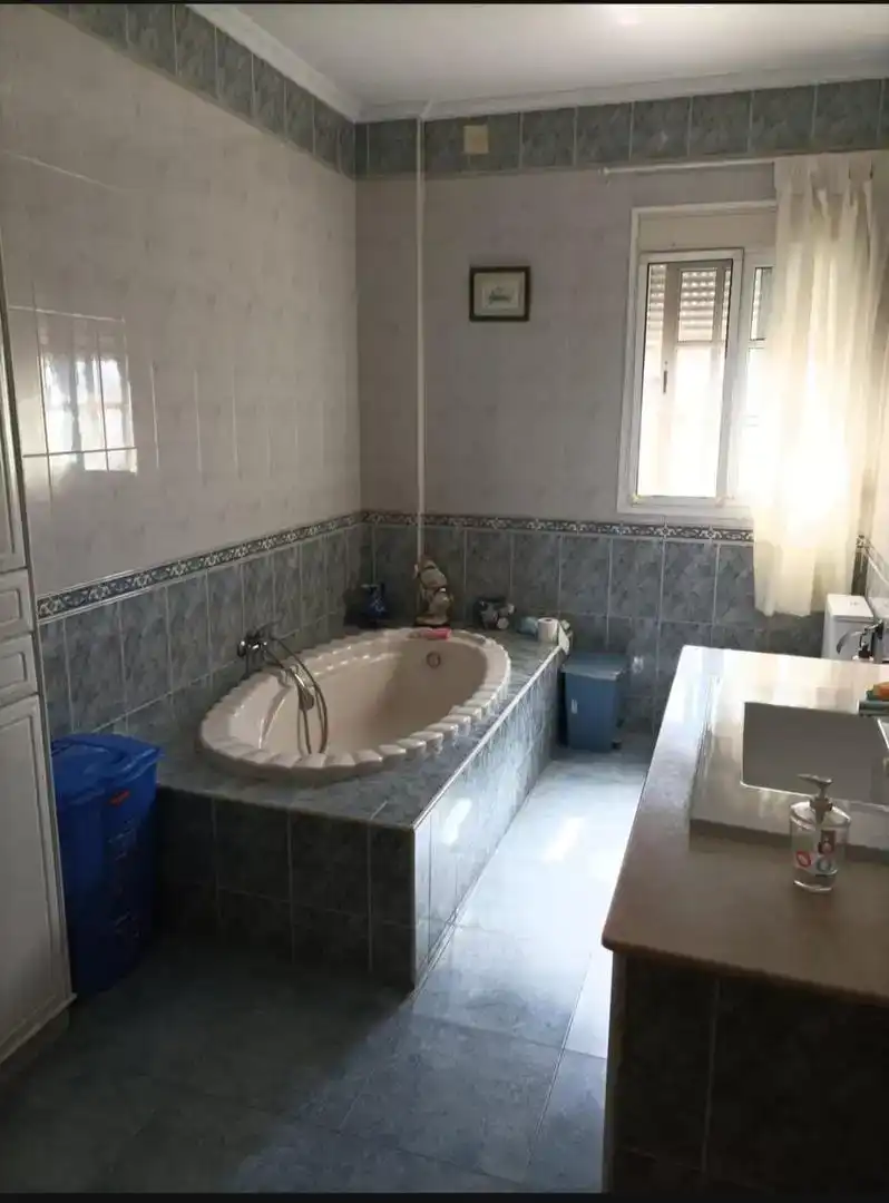 Bany de Casa o xalet en venda en Coria del Río amb Aire condicionat i Piscina