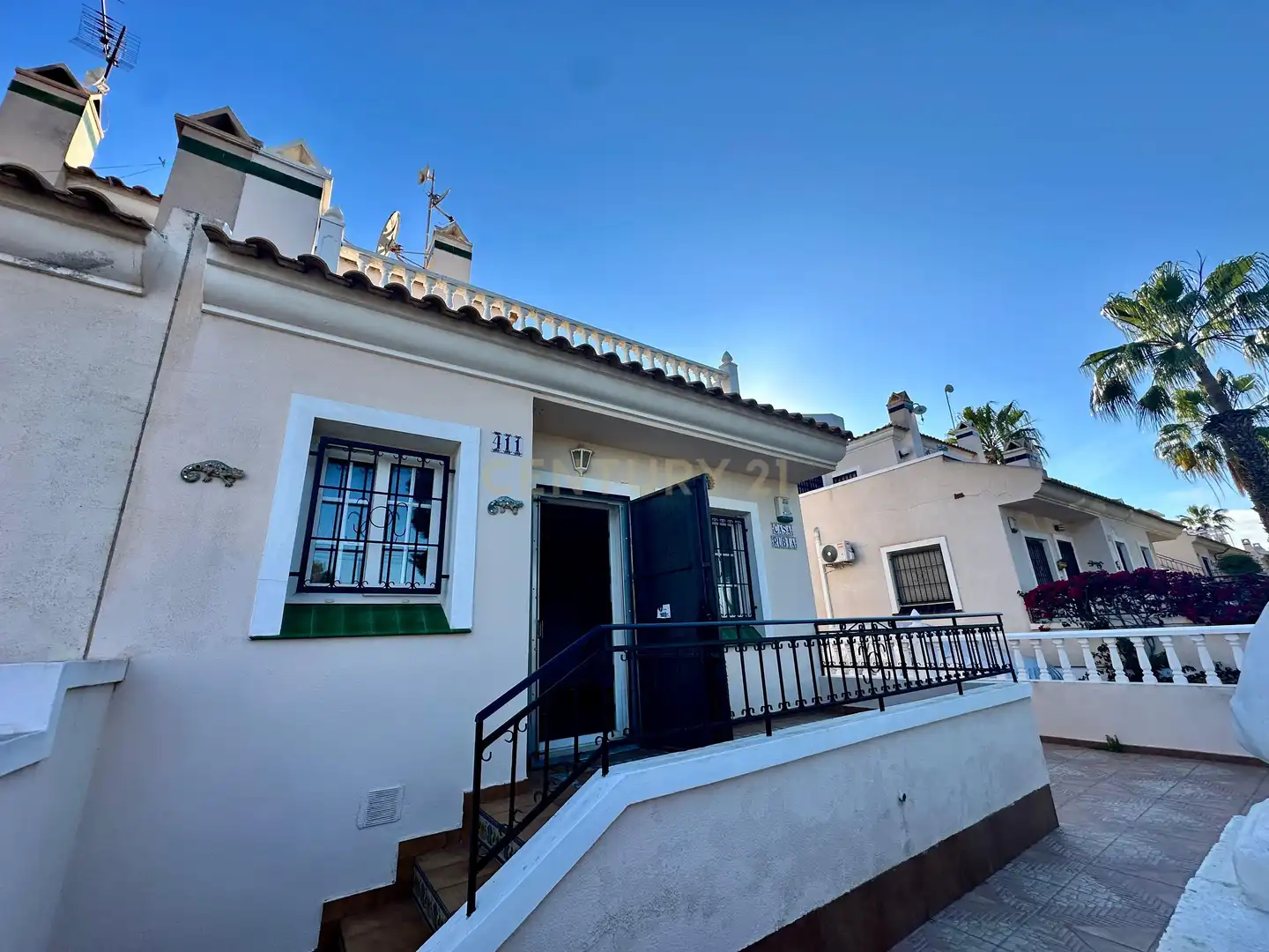 Vista exterior de Casa adosada en venta en Orihuela con Aire acondicionado y Piscina comunitaria