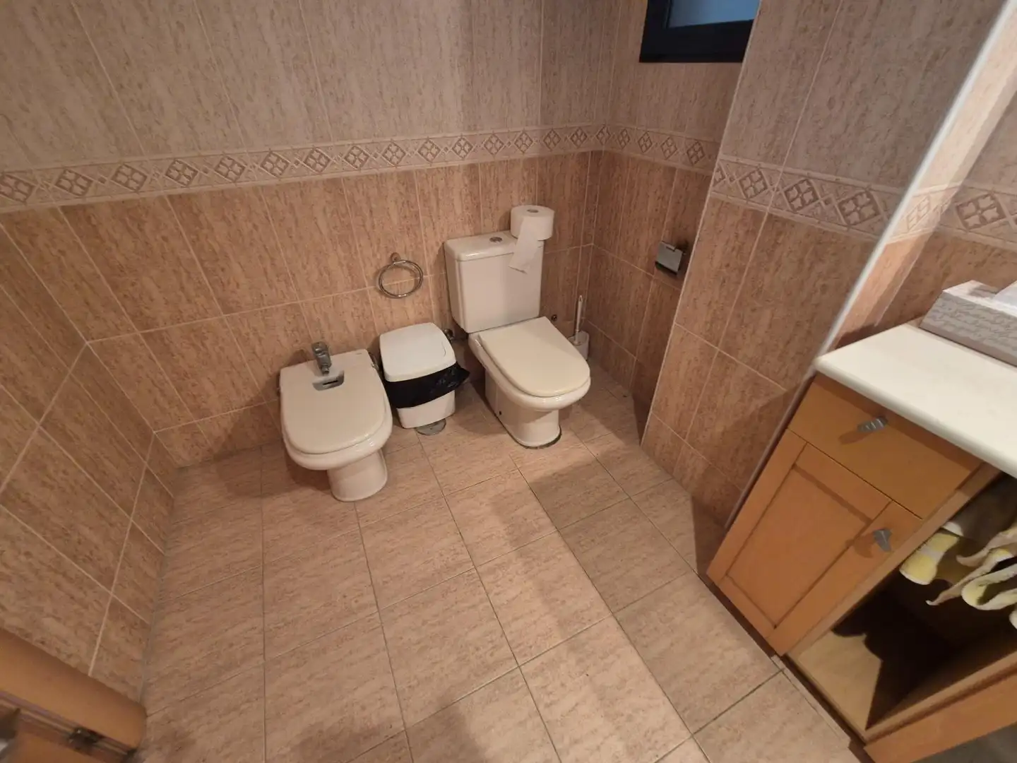 Badezimmer von Fabrikhallen zur Miete in Elda