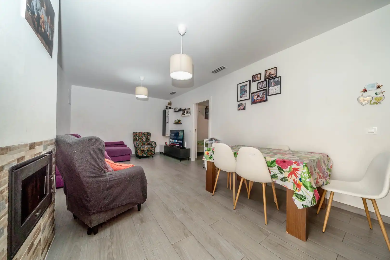 Sala d'estar de Casa adosada en venda en Pilar de la Horadada amb Aire condicionat, Jardí privat i Traster