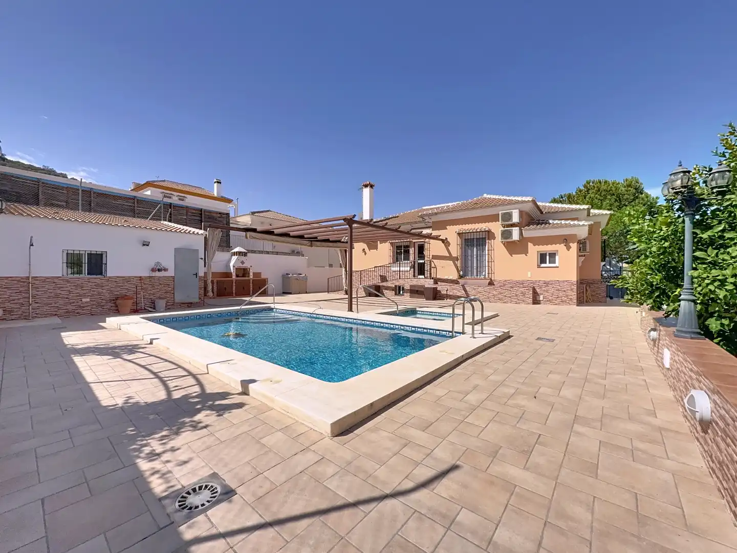 Vista exterior de Casa o chalet en venta en Casabermeja con Aire acondicionado, Terraza y Piscina