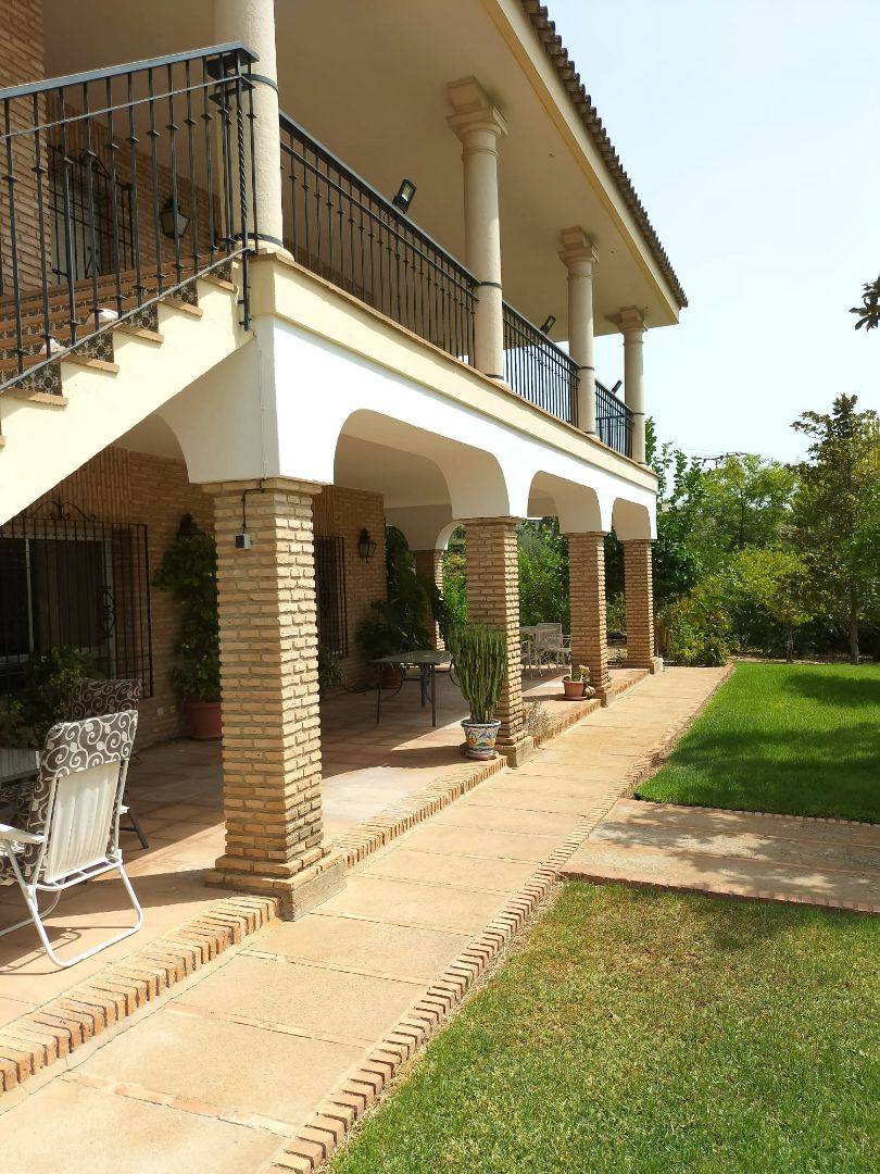 Terrassa de Casa o xalet en venda en  Córdoba Capital amb Aire condicionat, Calefacció i Jardí privat