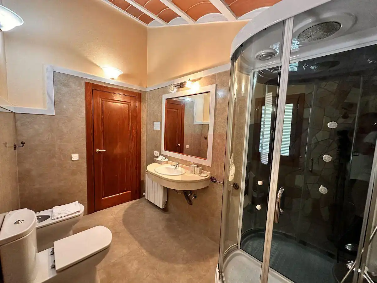 Baño de Finca rústica en venta en Benalúa, Granada