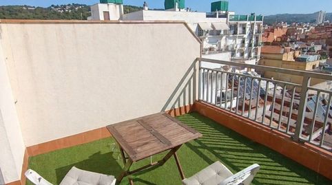 Ático luminoso con terraza privada.
