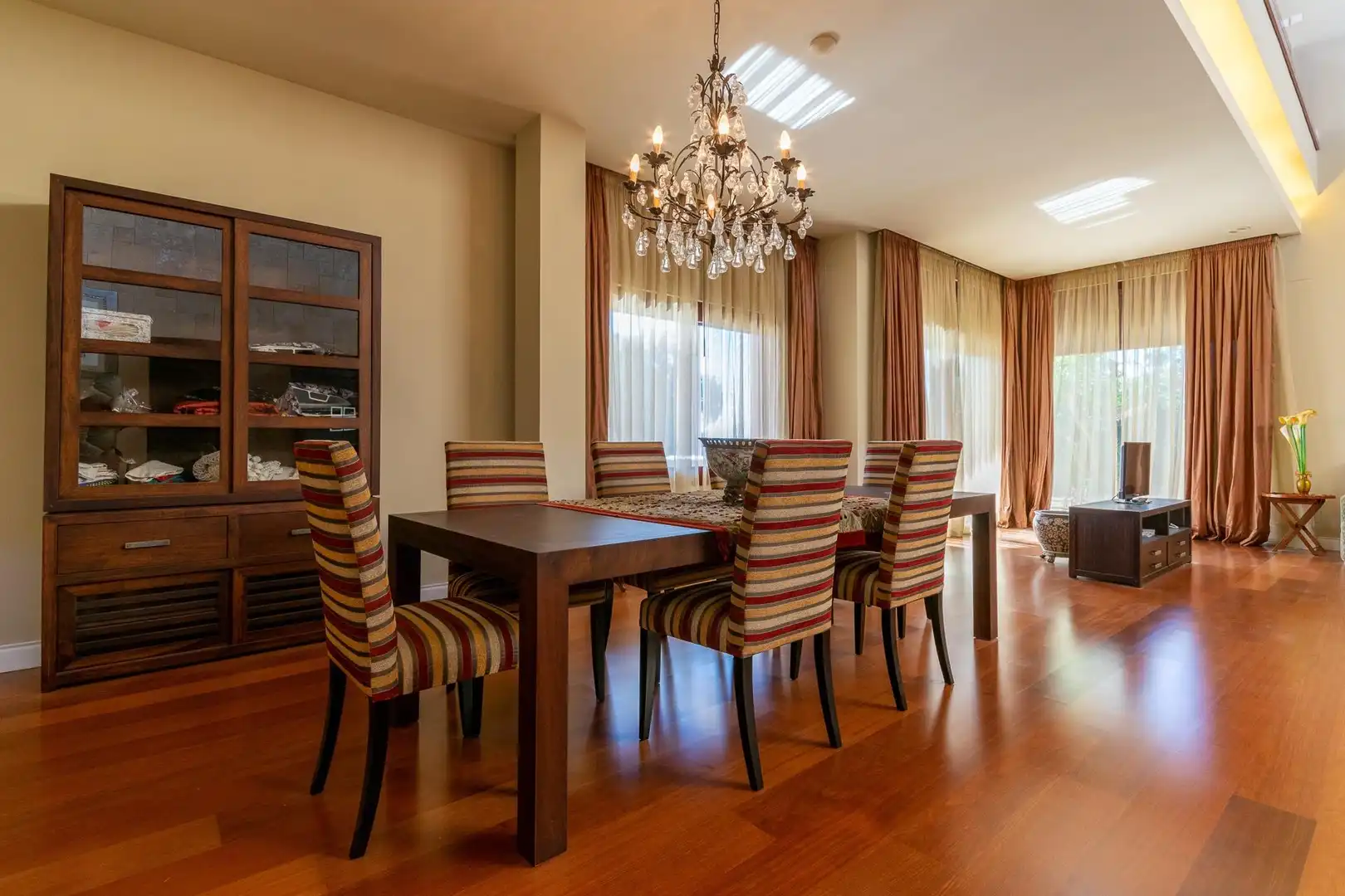 Comedor de Casa o chalet en venta en Alicante / Alacant con Aire acondicionado, Calefacción y Jardín privado