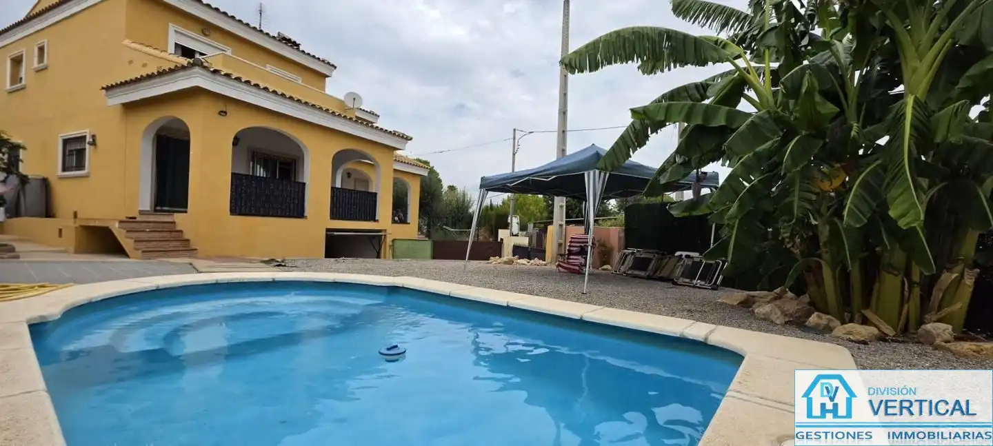Casa o xalet de lloguer a calle del Sambori, Riba-roja de Túria