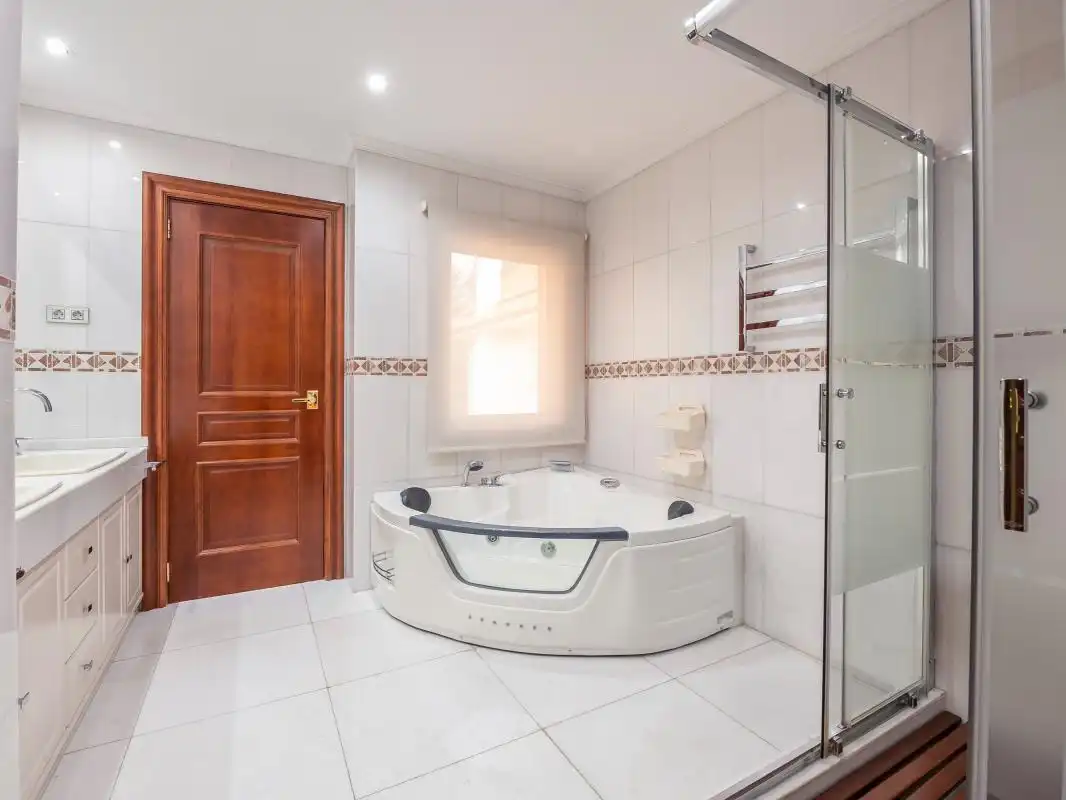 Einfamilien-Reihenhaus zum Verkauf in Av. de Fuentelarreina, Ciudad Universitaria