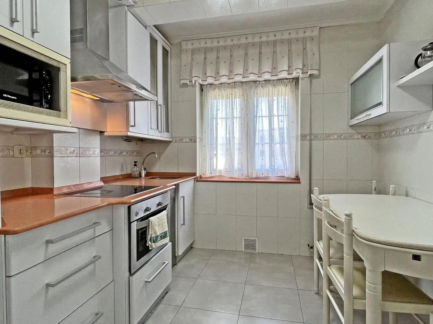 Cocina de Piso en venta en Los Corrales de Buelna  con Calefacción
