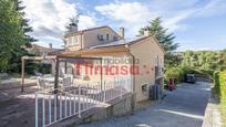 Vista exterior de Casa o xalet en venda en Villaviciosa de Odón amb Aire condicionat i Piscina