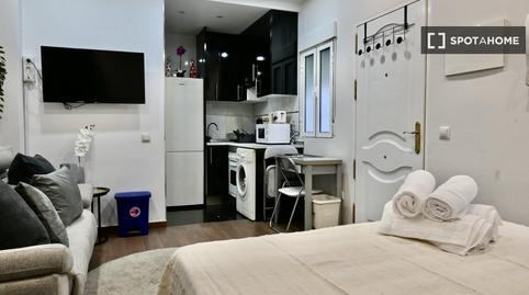 Foto 2 de Piso de alquiler en Numancia, Madrid