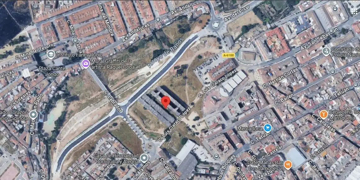 Außenansicht von Gebäude zum Verkauf in Linares
