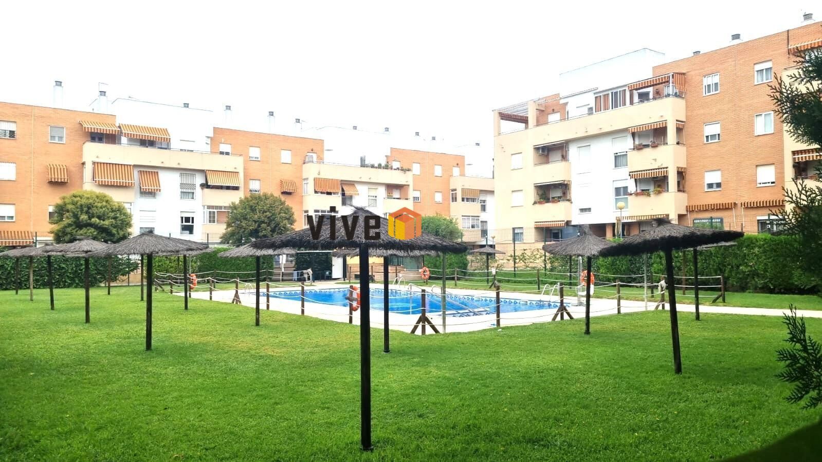Exterior view of Flat for sale in Mairena del Aljarafe  with Air Conditioner, Private garden and Terrace