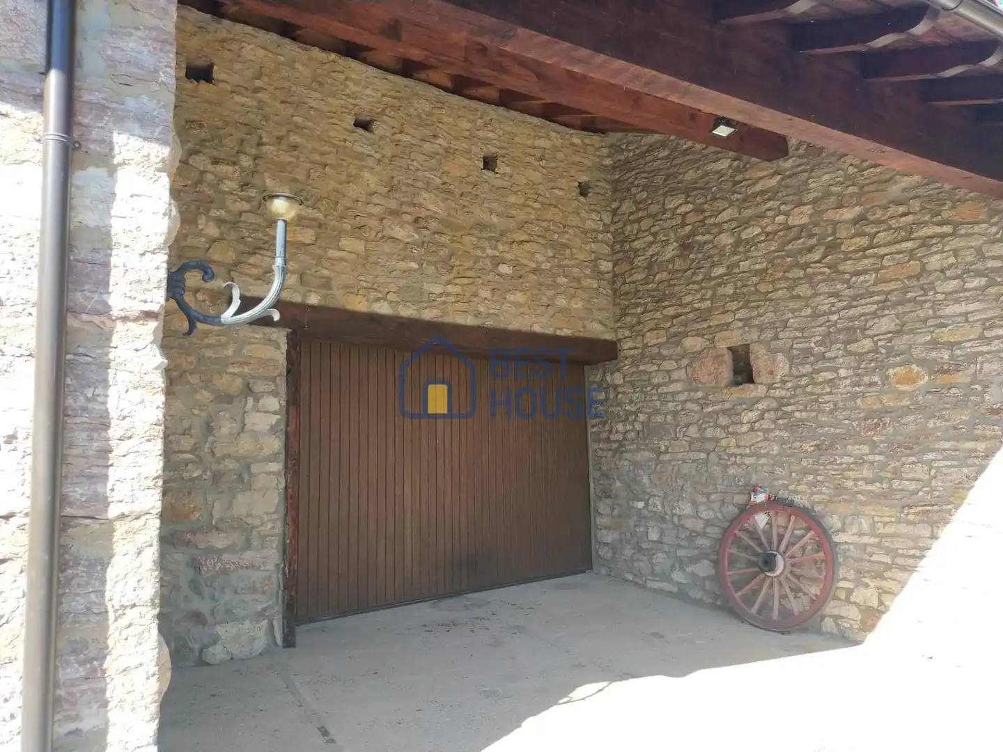 Parking de Casa o chalet en venta en Boñar con Jardín privado
